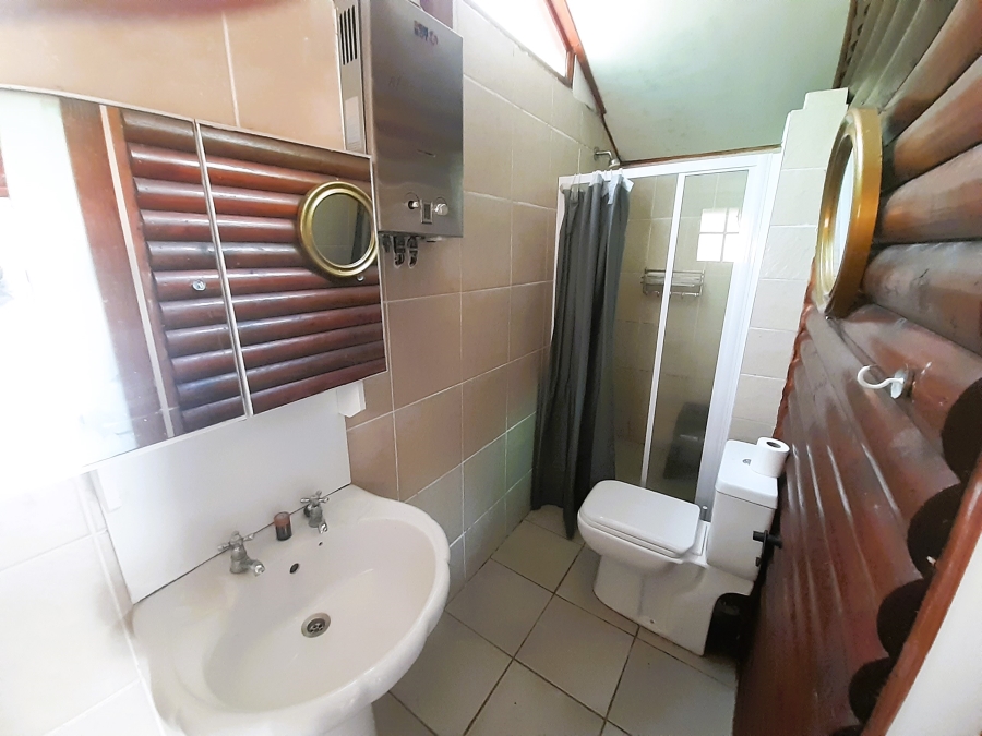 6 Bedroom Property for Sale in Paradise Beach Eastern Cape